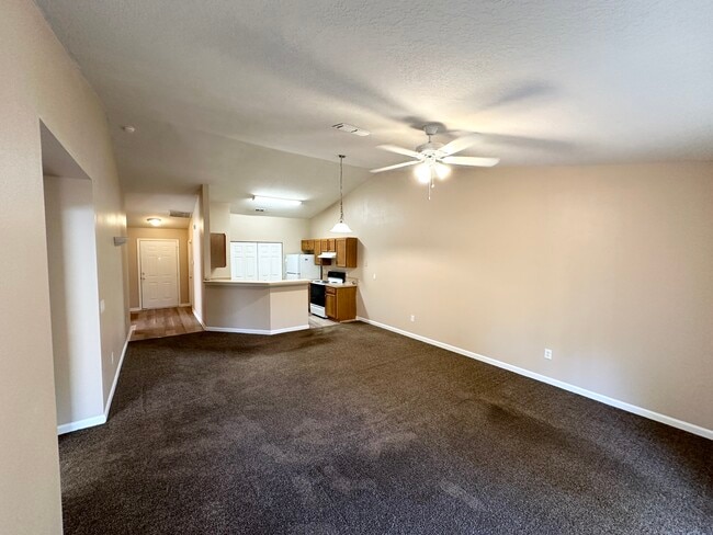 Building Photo - 23 Eton Ln