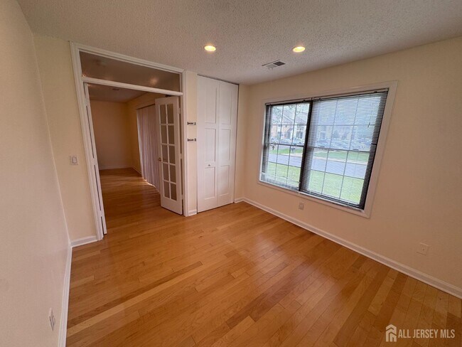 Building Photo - 1706 Pebble Pl