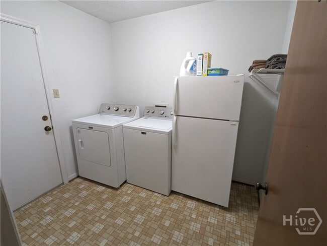 Building Photo - 908 Millstream Ct