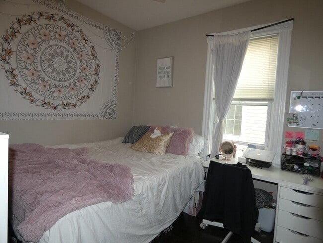 Building Photo - 37 Condor St