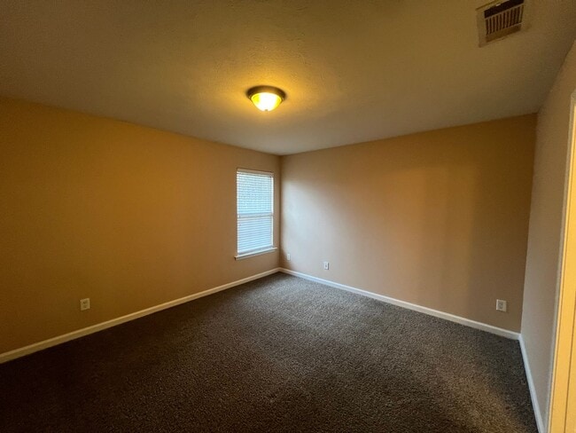 Building Photo - $250 Off First Month's Rent! Nice 3 Bedroom 2 Bath Home in Lavergne - Available Now!