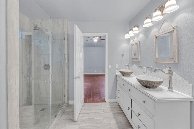 Building Photo - 1708 Royal Ascot Dr