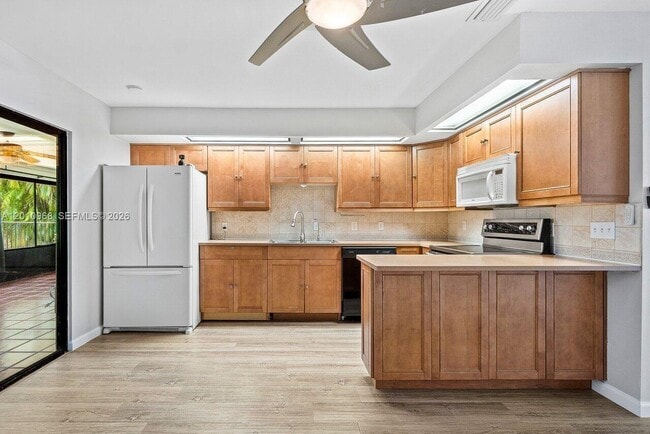 Building Photo - 1367 Riverside Cir
