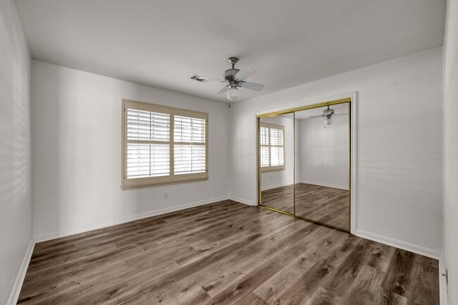 Building Photo - 26926 Maplewood Dr