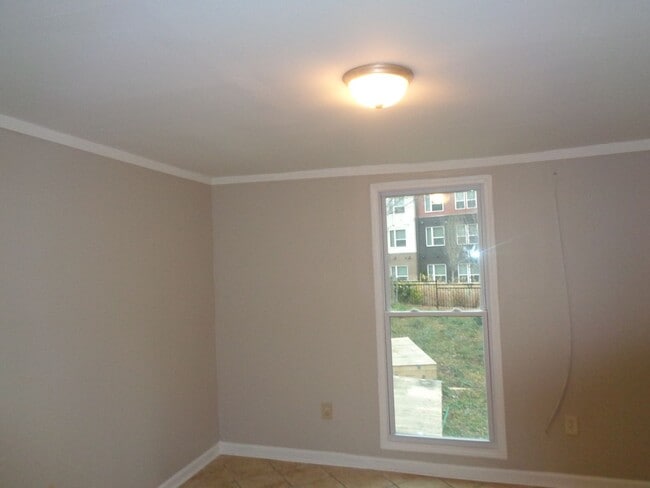 Building Photo - 2 Bdroom 1 Bath Home