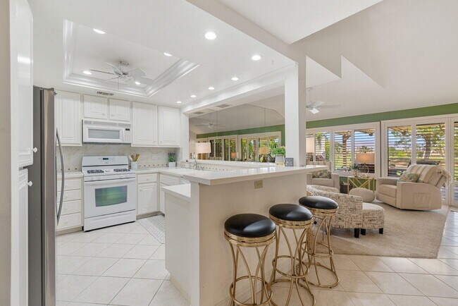 Building Photo - 41484 Woodhaven Dr N