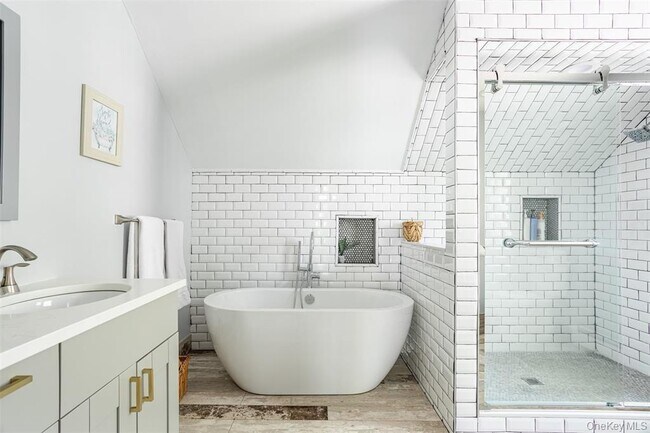 Building Photo - 2300 Pine Tree Rd