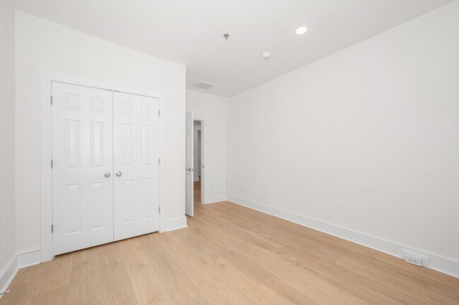 Building Photo - 112 N Market St