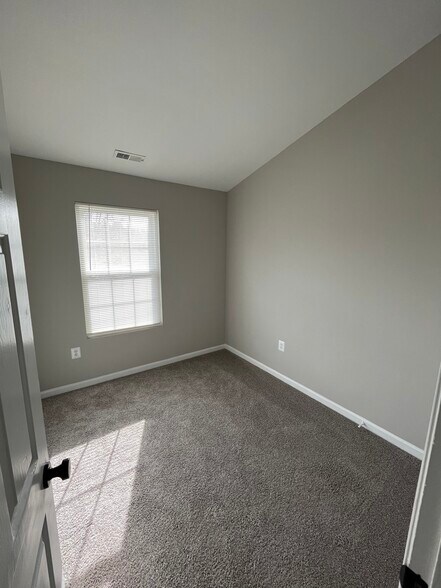 Building Photo - 6527 Old Carriage Ln