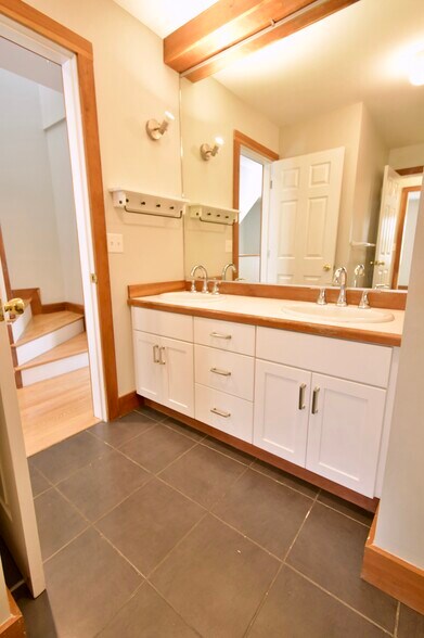 Building Photo - 39E Bellis Cir