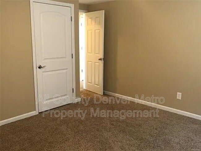 Building Photo - 1660 S Deframe Ct