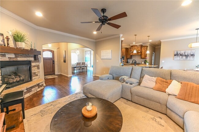 Building Photo - 5824 W Persimmon St