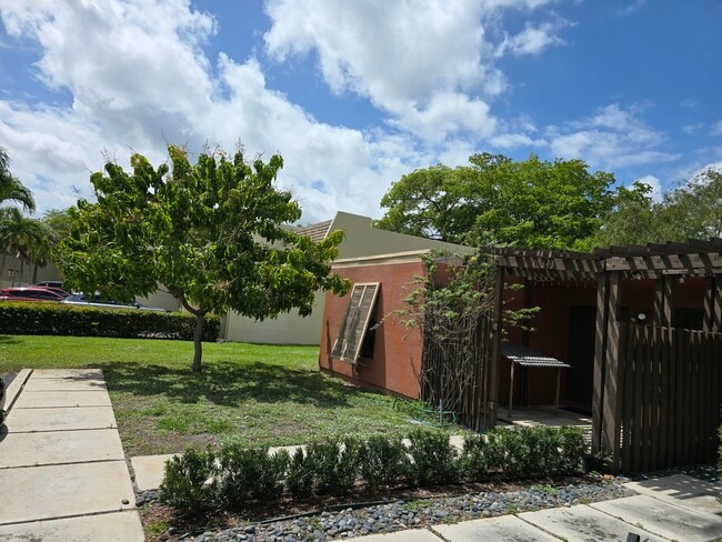 Building Photo - 10343 Greenhouse Rd