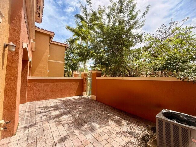 Building Photo - 14363 SW 11th St