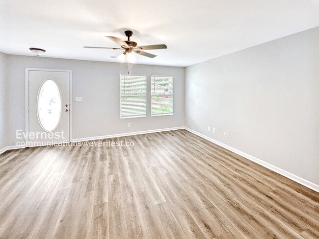 Building Photo - 165 Bayside Ln
