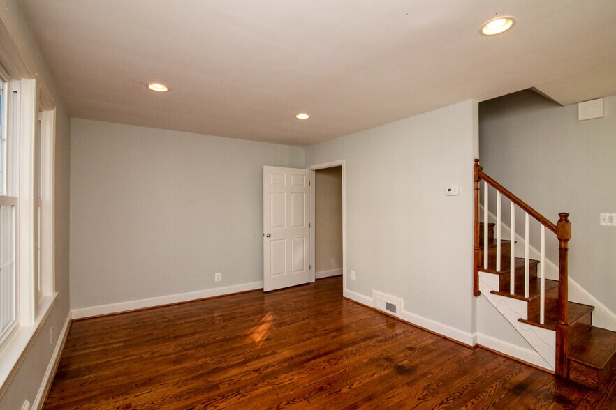 Living Room - 2713 South Veitch Street