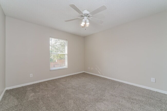 Building Photo - 214 Pleasant Hill Dr