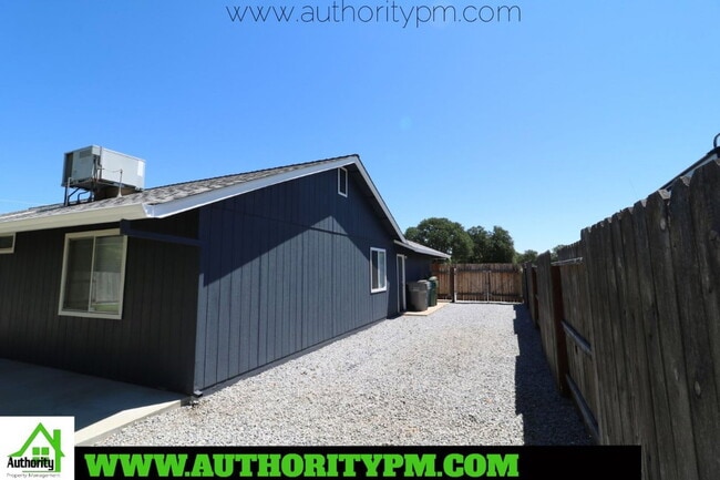 Building Photo - 1526 Imperial Dr