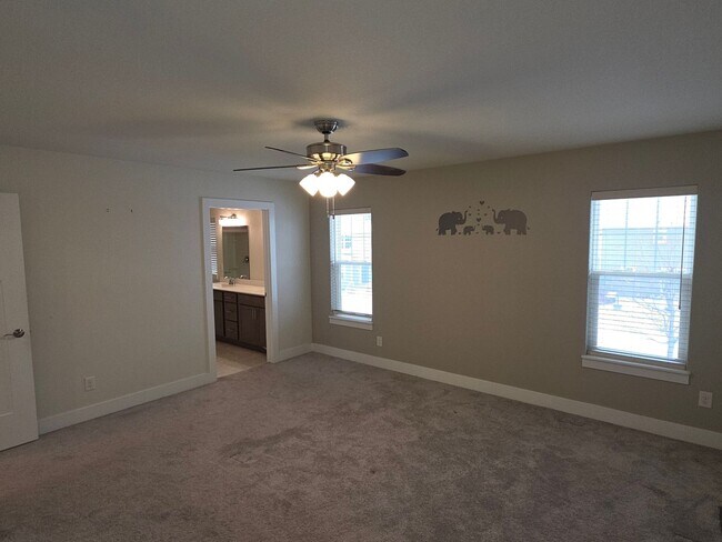 Building Photo - 4 bedroom Sussex home in Village Estates