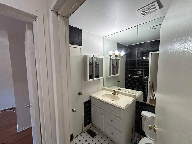 Building Photo - 2465 Arbor Ct