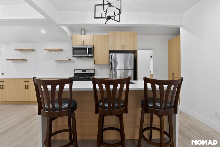 Building Photo - 2941 S La Salle Ave