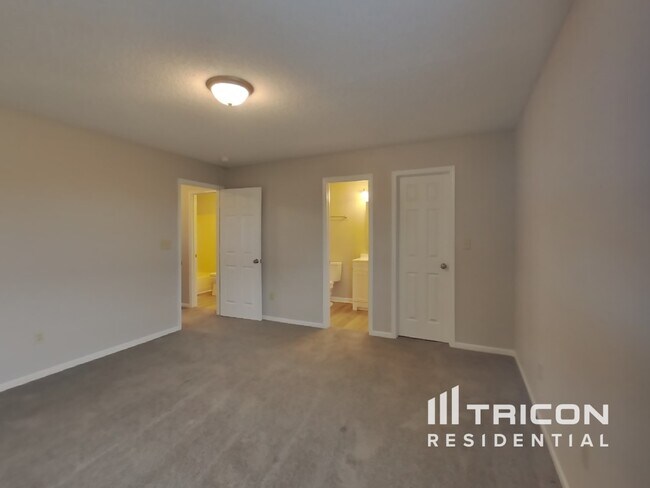 Building Photo - 302 E Brixton Woods Dr