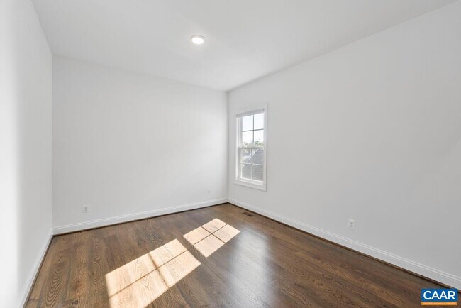 Building Photo - 1160 Colbert St