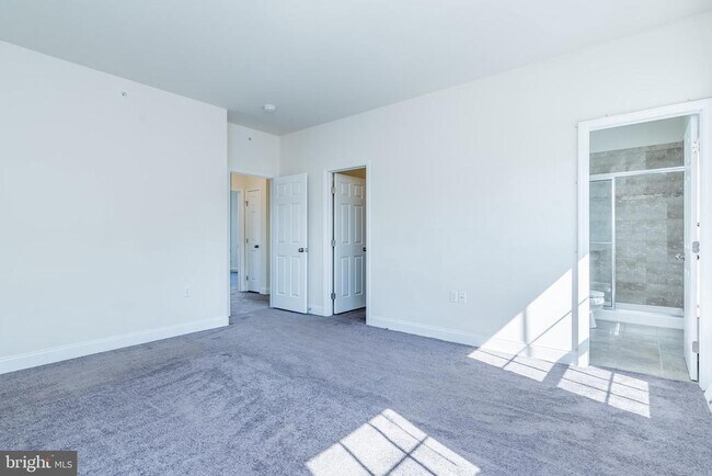Building Photo - 1338 Saxton Wy