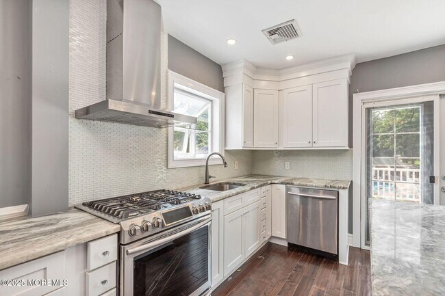 Building Photo - 76 South St