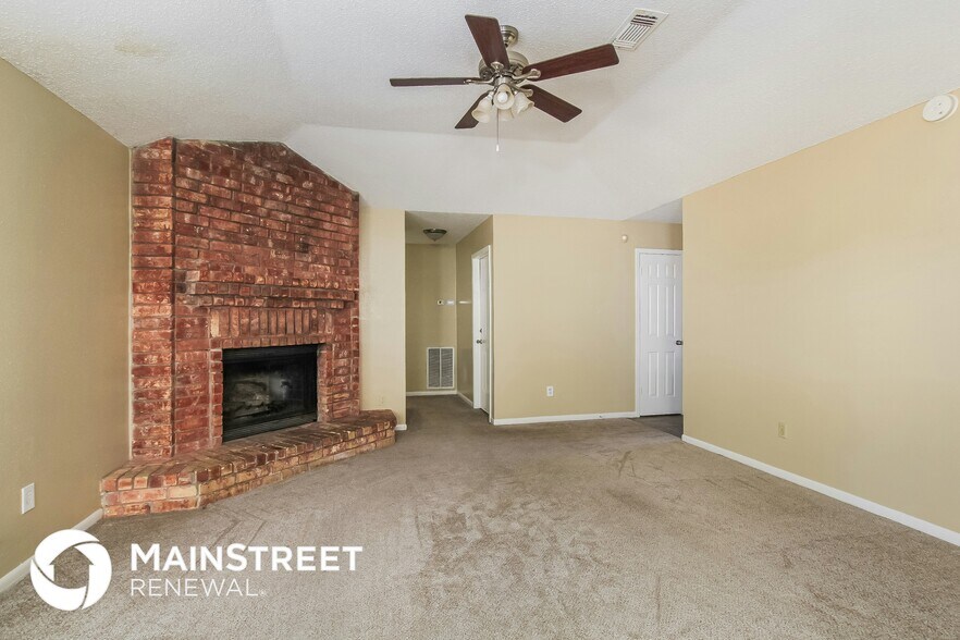 Building Photo - 18926 Sandia Pines Dr