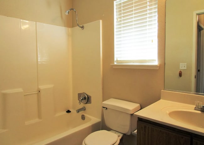 Building Photo - 325 Cantebury Dr