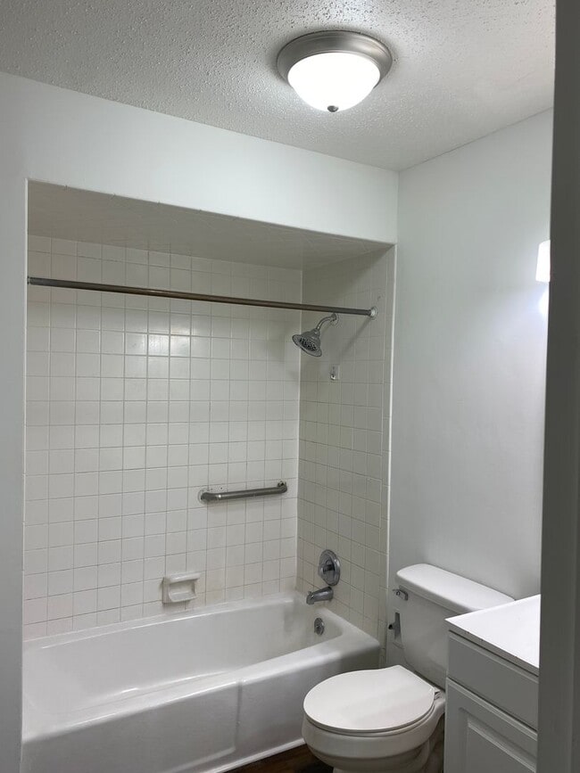 Building Photo - West side location 4br 2.5bth Finished Basement 2crg