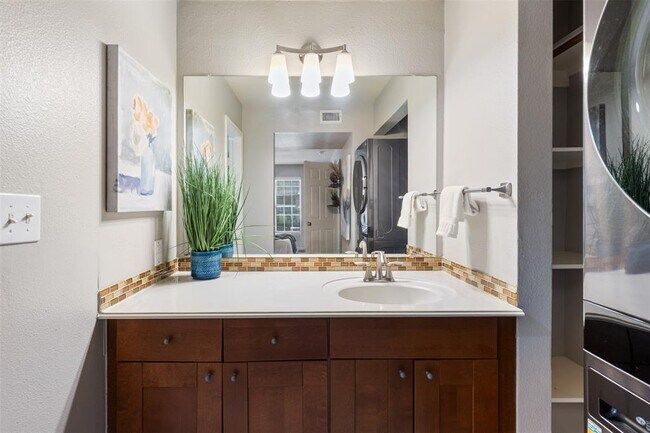 Building Photo - 7685 Northcross Dr