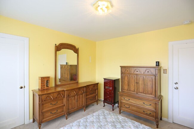 Building Photo - Two-story, 3BR/2.5BA Single family home in...