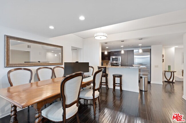 Building Photo - 13650 Marina Pointe Dr