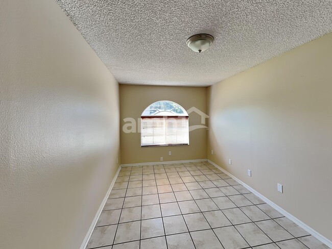 Building Photo - 633 Prince Ln