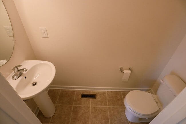 Building Photo - **Move-In Special** - Spacious 4BR Home wi...