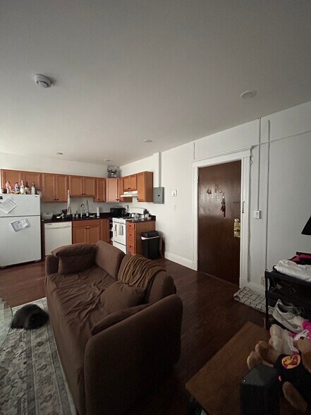 Building Photo - 90 Brainerd Rd