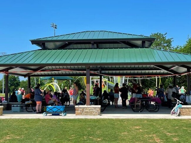 Building Photo - 1504 Casuarina Dr