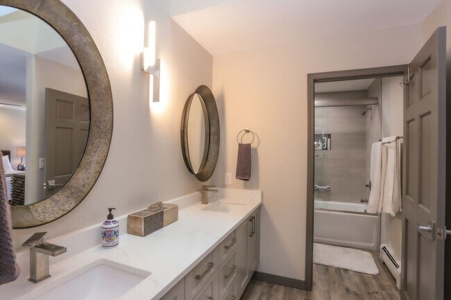 Building Photo - Beautiful 4 bed, 4 bath with garage in Fri...