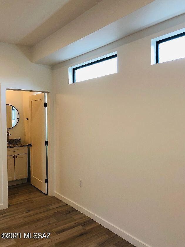 Building Photo - 1102 W Erie St