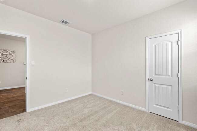 Building Photo - 381 Evergreen Sumac Lp
