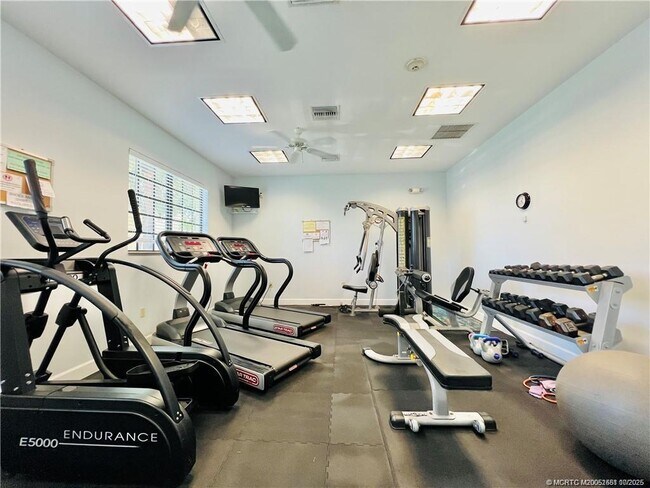 Building Photo - 7440 S Ocean Dr