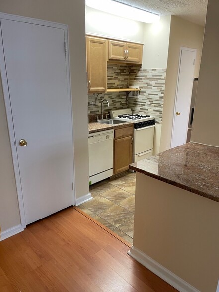 Dishwasher Gas Oven - 2101 Chestnut