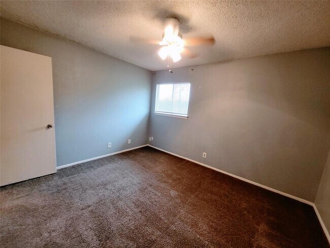 Building Photo - 3429 Willowrun Dr