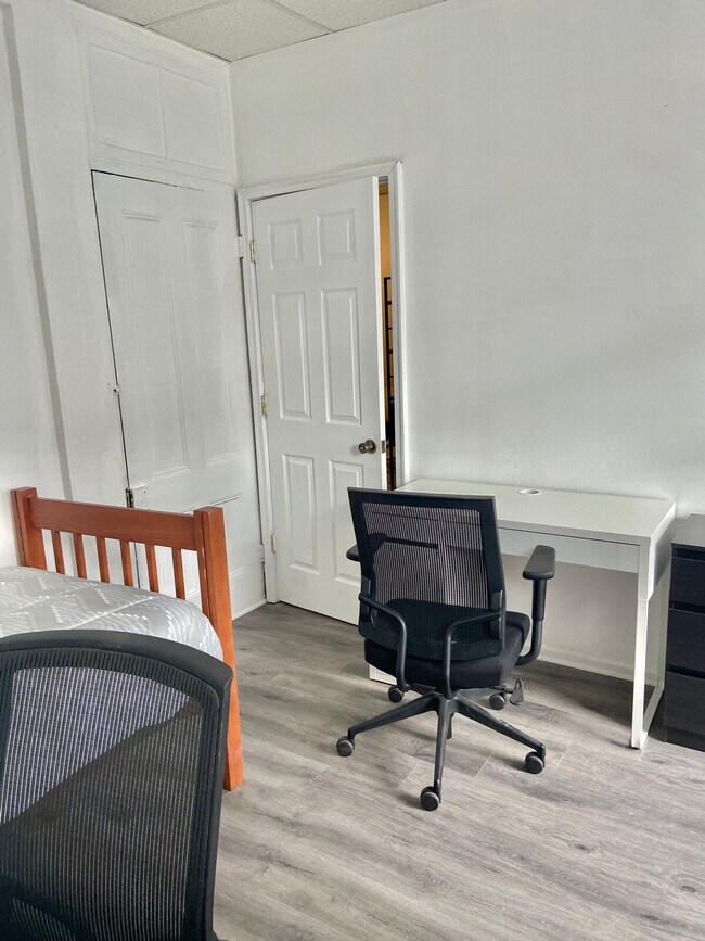 Building Photo - 414 Grand St