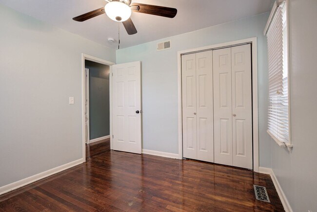 Building Photo - * * * $750 MOVE-IN SPECIAL!!! * * * Charmi...