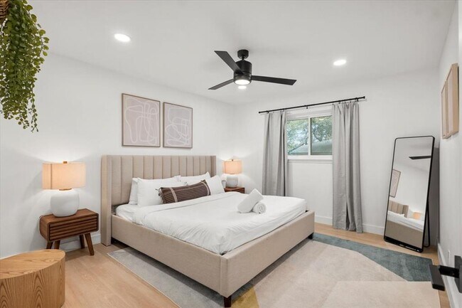 Building Photo - 9005 Balcones Club Dr