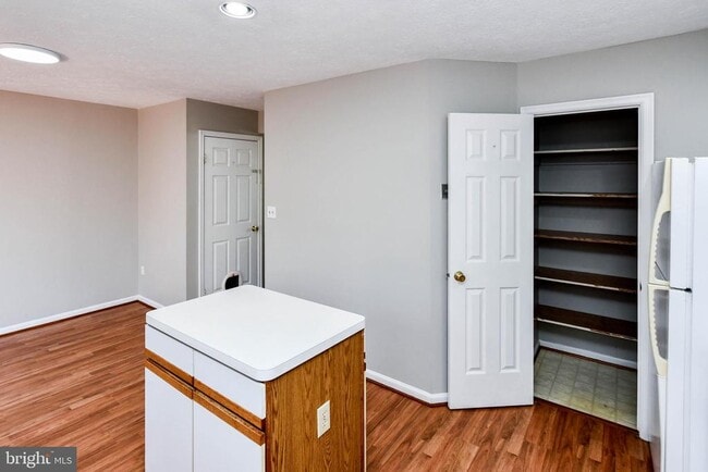 Building Photo - 2156 Commissary Cir
