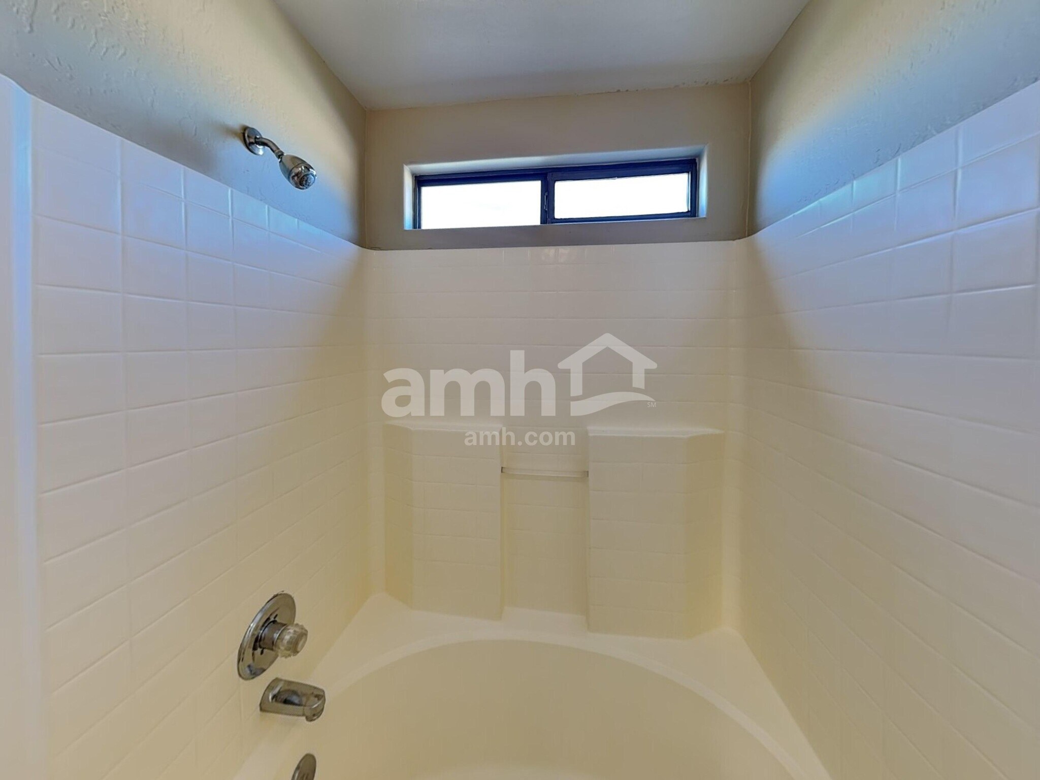 Building Photo - 7024 W Rose Ln